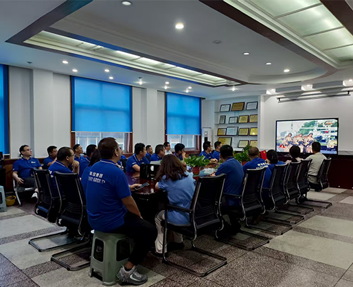 鄭州海德晟機(jī)械全員共觀閱兵盛典，以匠心裝備致敬強(qiáng)國征程